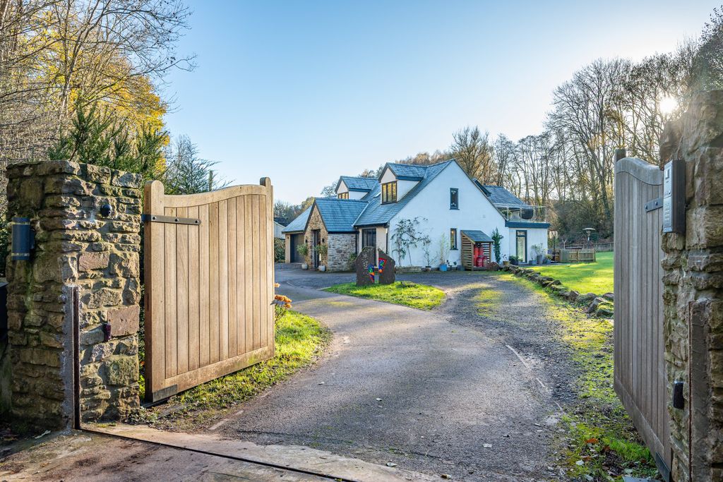 Property photo 1 of 35