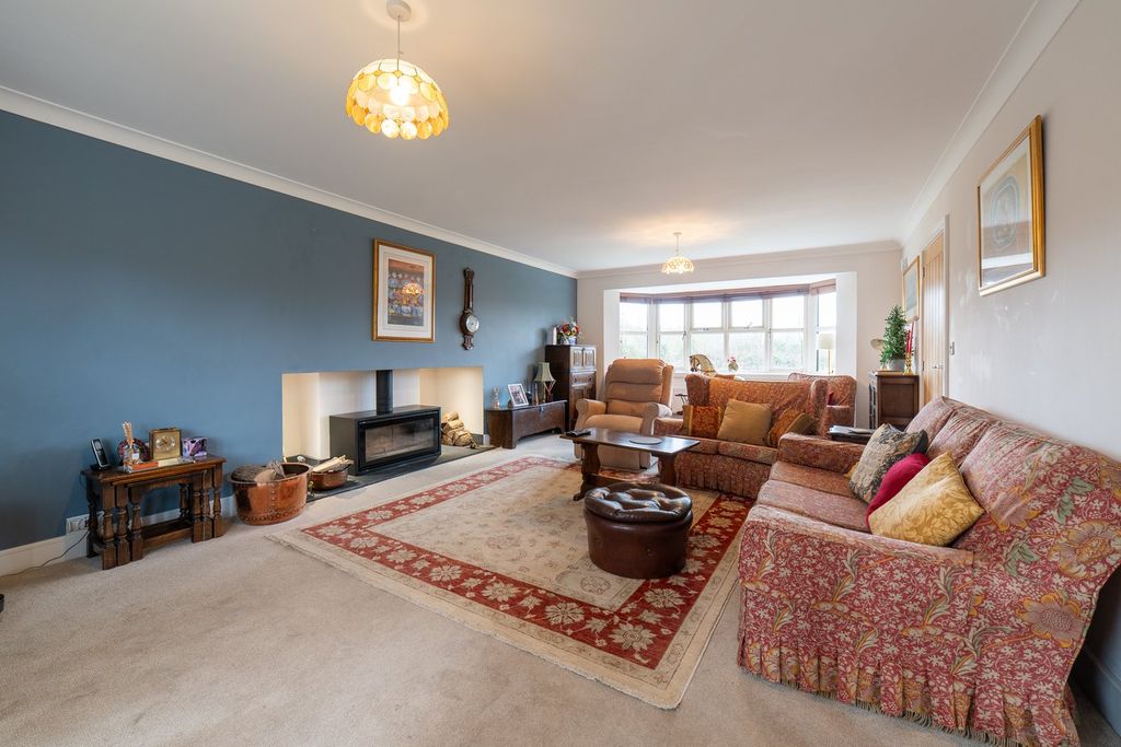 Property photo 3 of 33