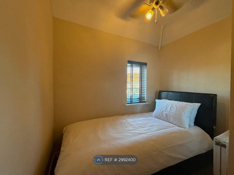 Property photo 2 of 9 Bedroom 1