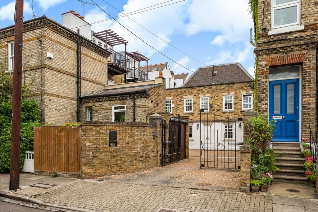 Property photo 1 of 8