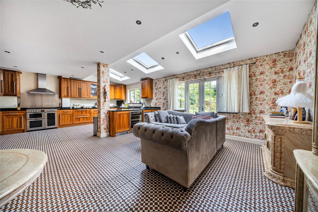 Property photo 3 of 22 Picture No. 12