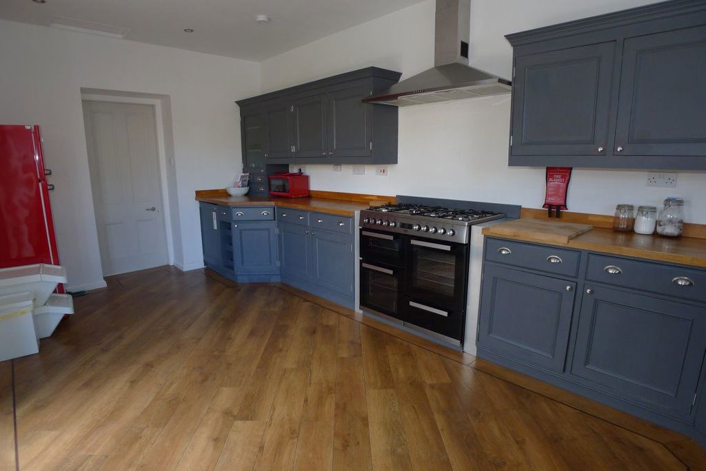 Property photo 2 of 32