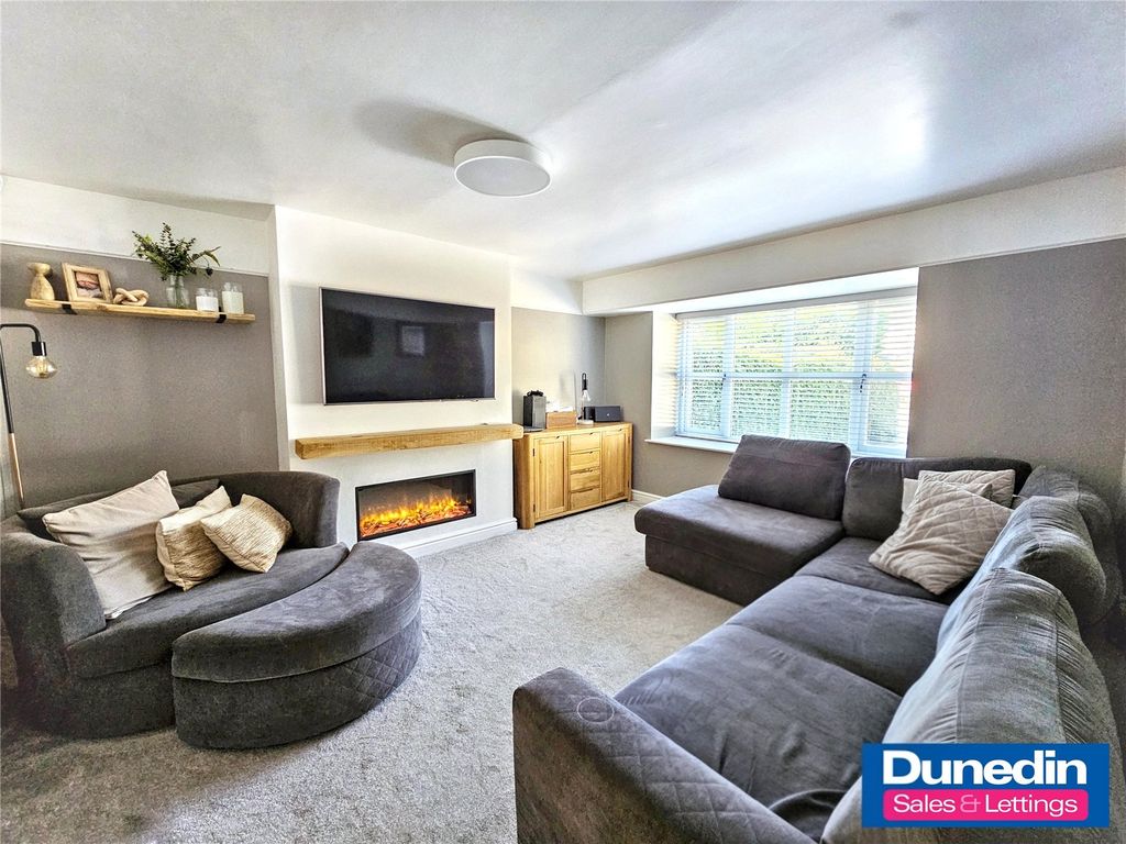 Property photo 2 of 30 Picture No. 63