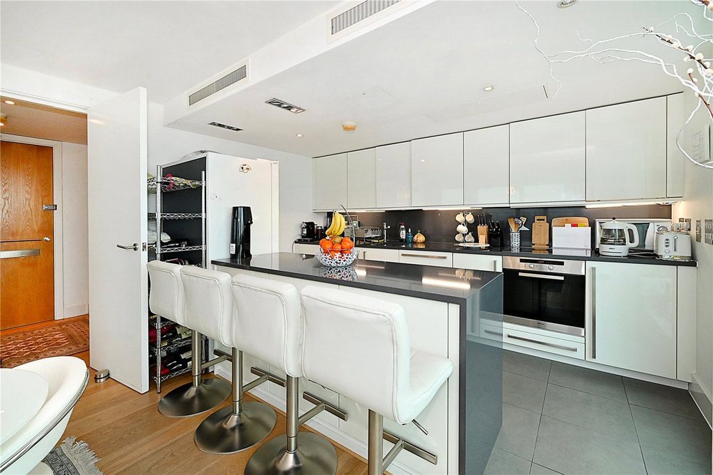 Property photo 3 of 28 Kitchen