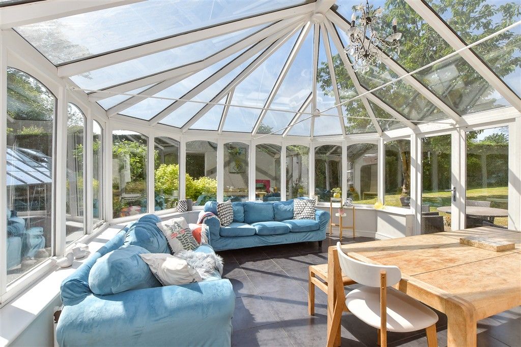 Property photo 3 of 19 Conservatory
