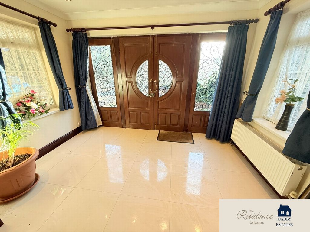 Property photo 3 of 15 Photo 4