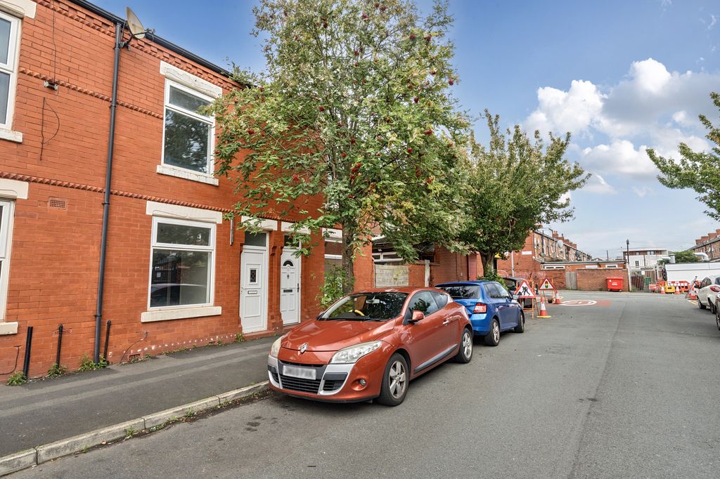 Property photo 1 of 9