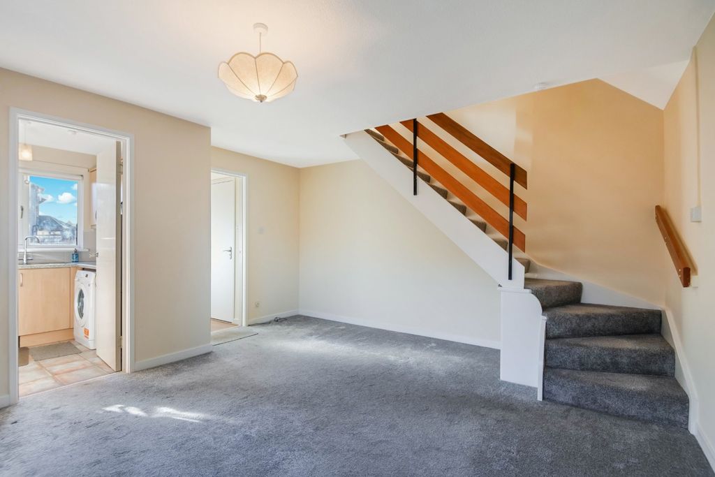 Property photo 2 of 10 Lounge