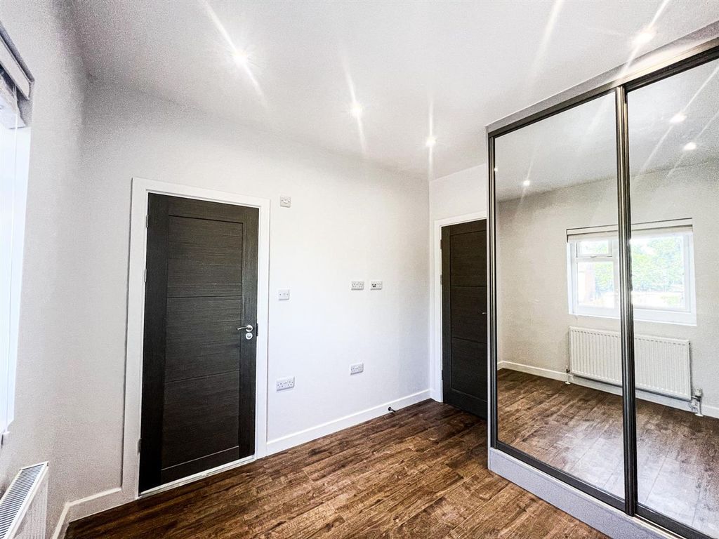 Property photo 1 of 4 Balfour Rd Ig1