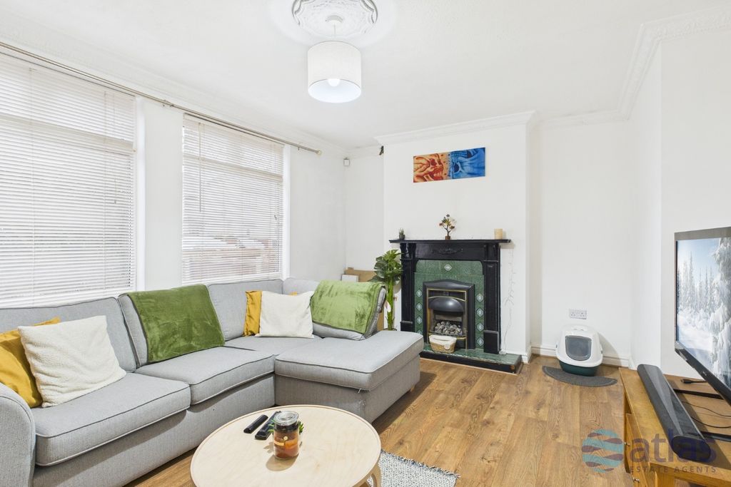 Property photo 3 of 14 Living Room