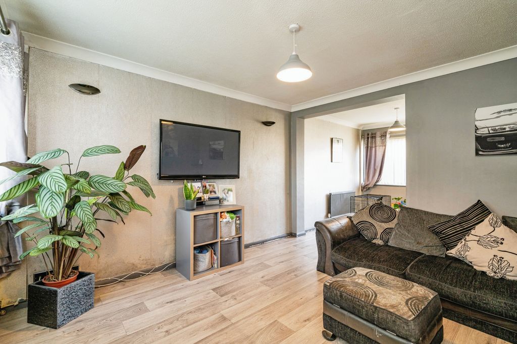 Property photo 3 of 13 Lounge