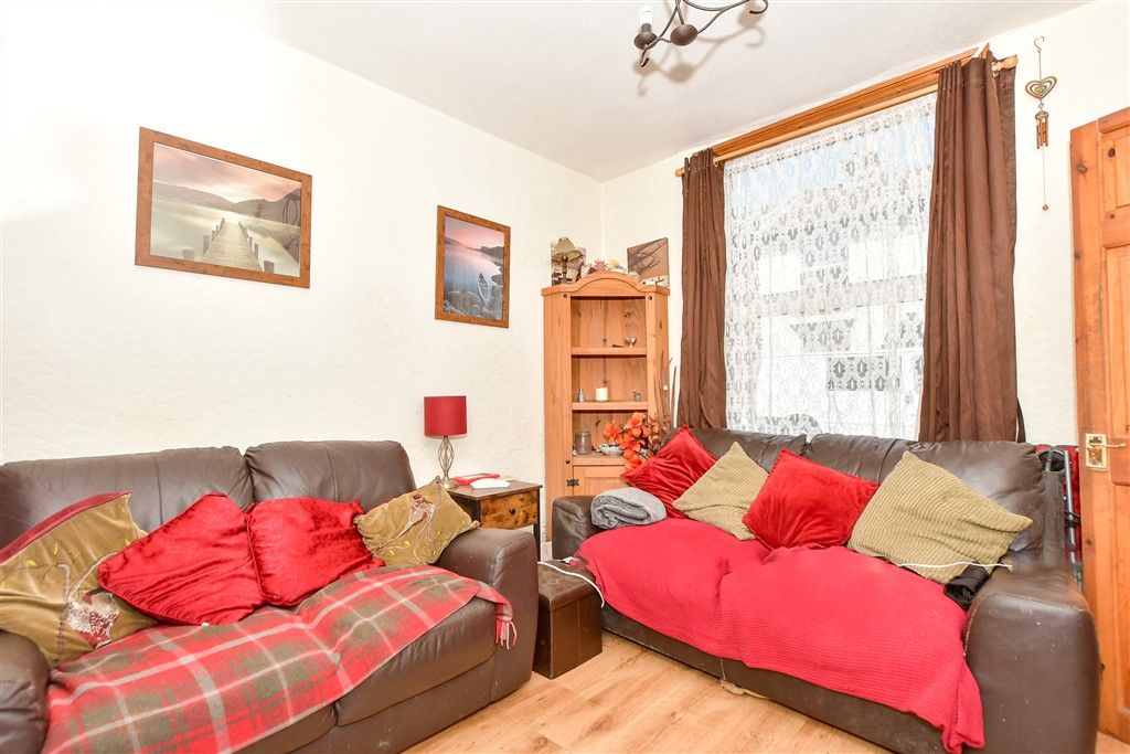 Property photo 1 of 9 Lounge