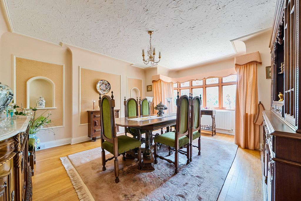 Property photo 3 of 31 Dining Room