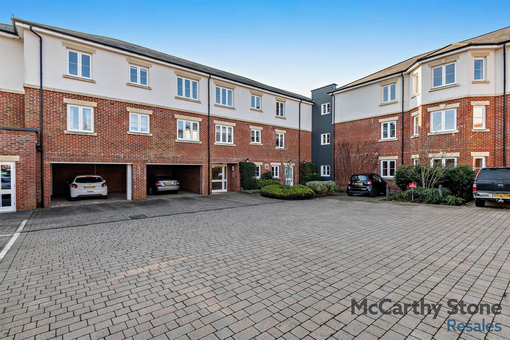 Property photo 1 of 14 8635828-Exterior07-800.Jpg