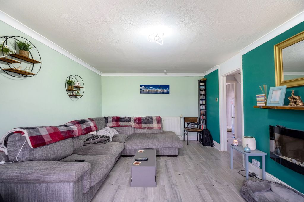 Property photo 3 of 17