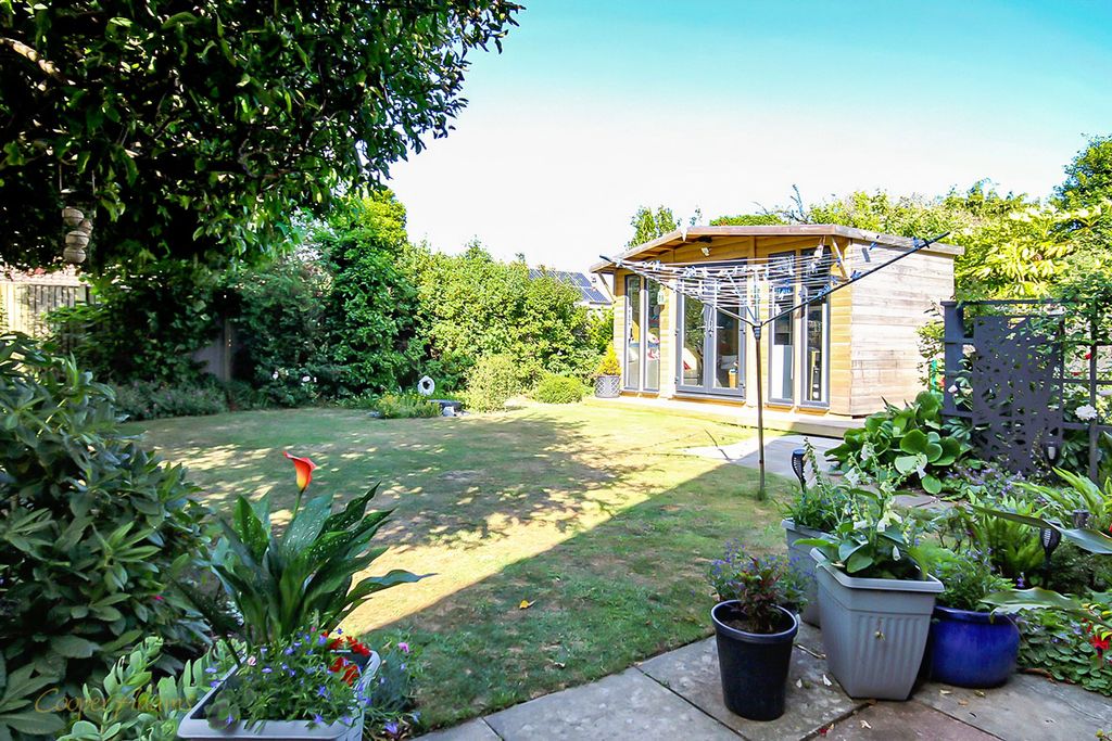 Property photo 3 of 13 Garden