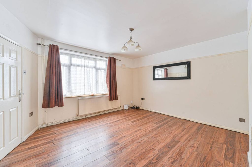 Property photo 3 of 18