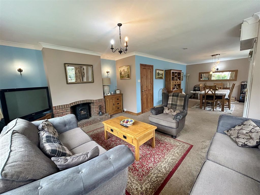 Property photo 2 of 26 Lounge & Dining Room