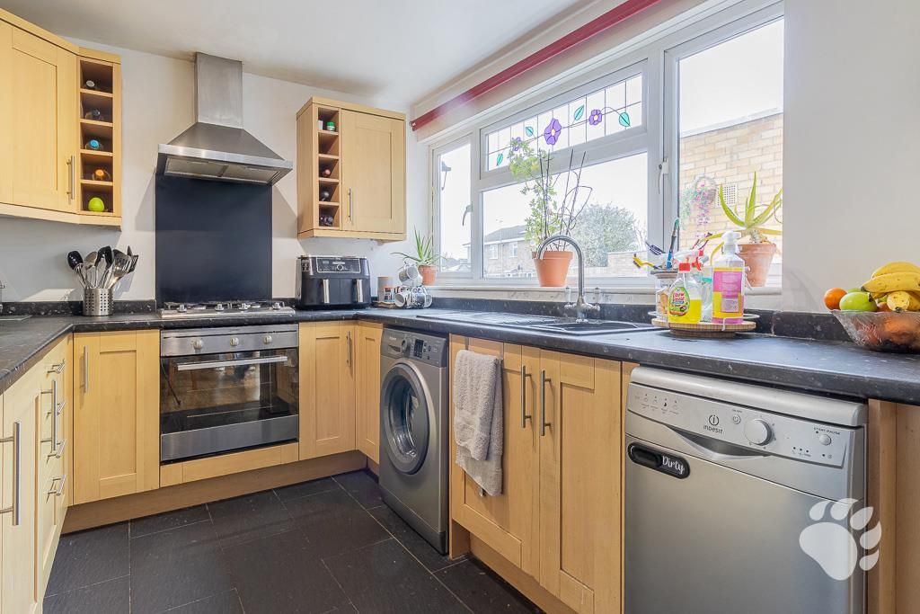 Property photo 3 of 18 Kitchen