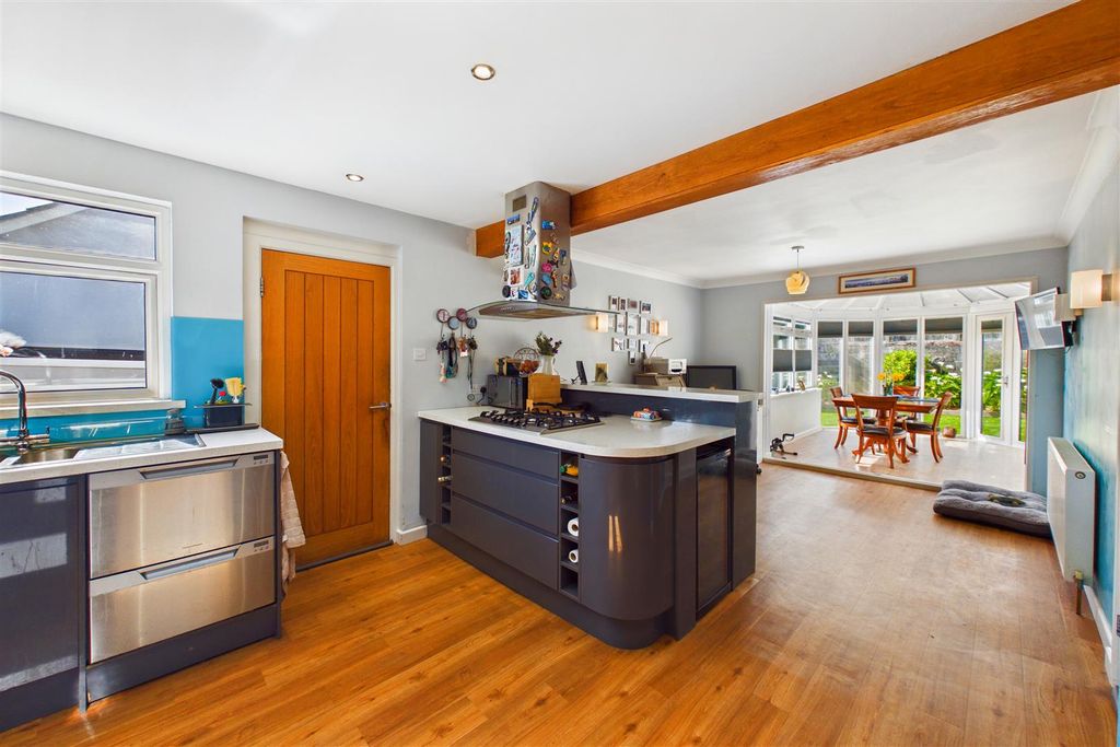 Property photo 3 of 34 Kitchen/Diner/Conservatory