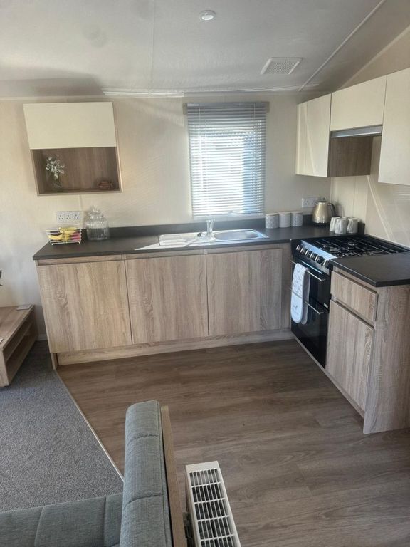 Property photo 3 of 9 Clement Kitchen