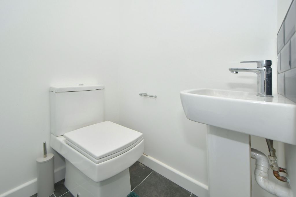 Property photo 3 of 12 Room 4 - Double Ensuite
