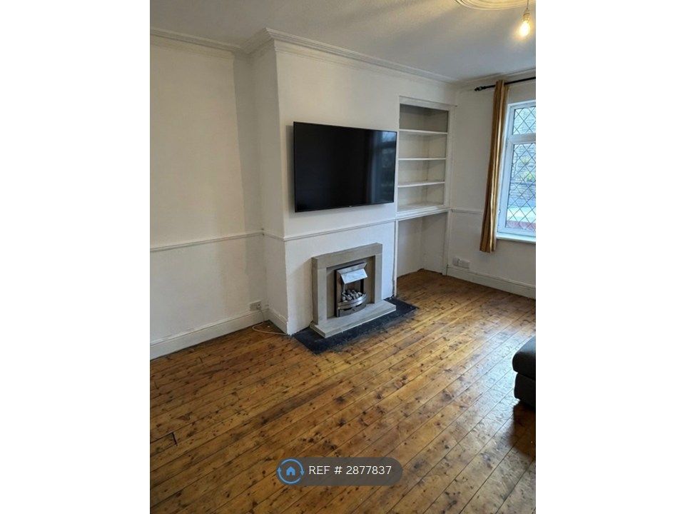 Property photo 3 of 10 Living Room