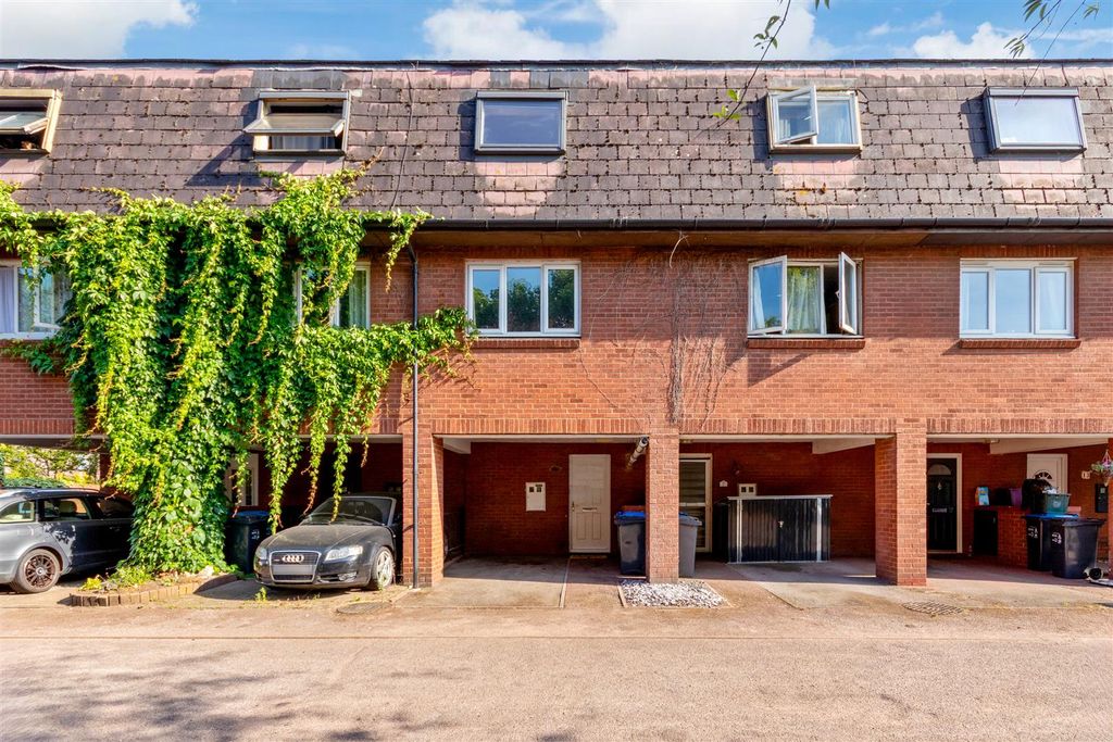 Property photo 1 of 12 External