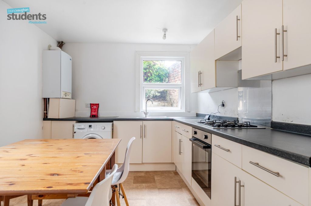 Property photo 2 of 10 8A362Dea-De37-4E8...