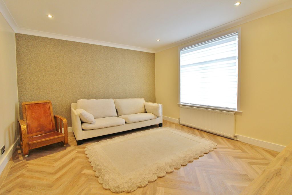 Property photo 2 of 26
