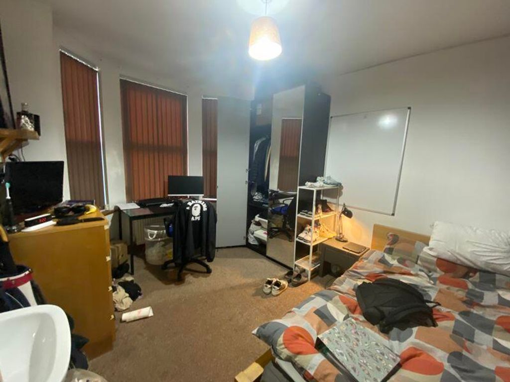 Property photo 1 of 10 A Cozy Double Bedroom Featuring Ample Storage And ...