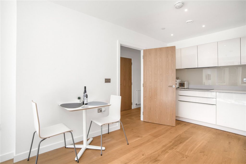 Property photo 3 of 9 Reception/Kitchen