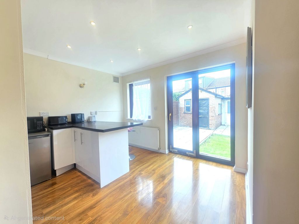 Property photo 2 of 16 B3770Ff8-9111-4d3B-A7d1-9d3Faab8A0E4