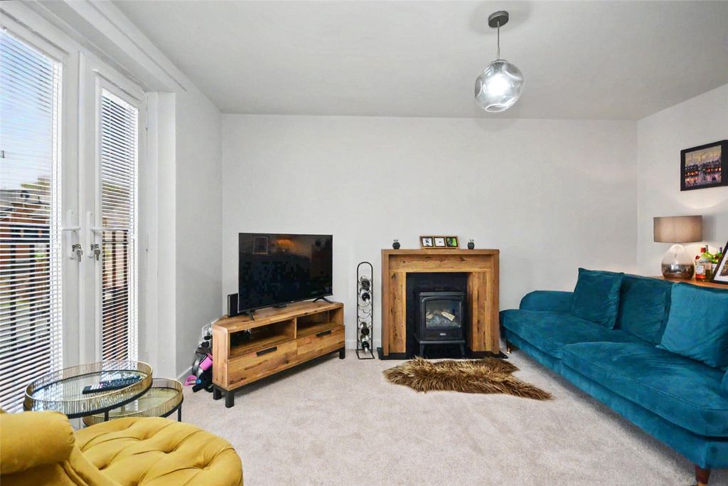 Property photo 2 of 13 Lounge