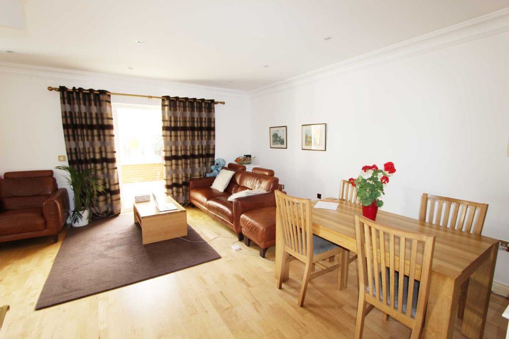 Property photo 3 of 11