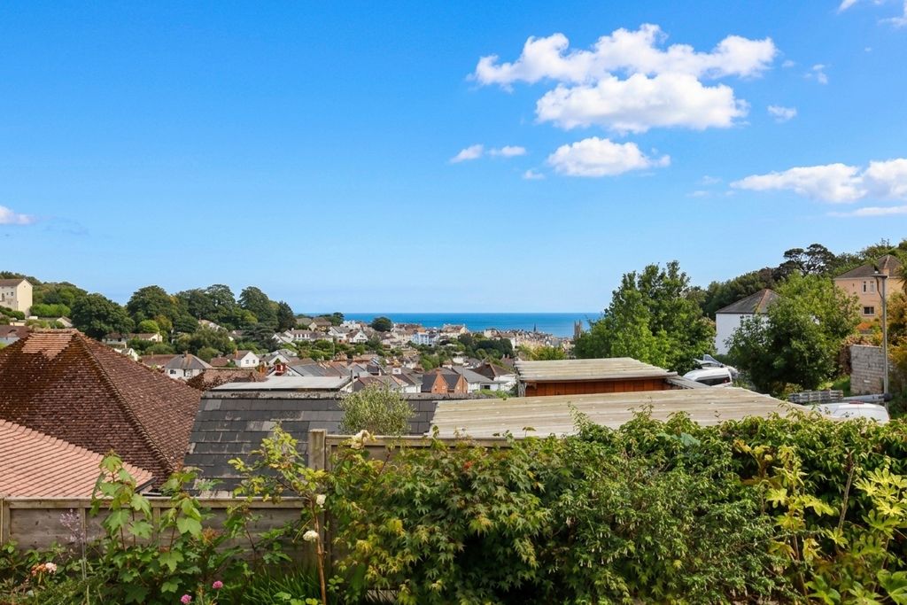 Property photo 2 of 21 Sea Views