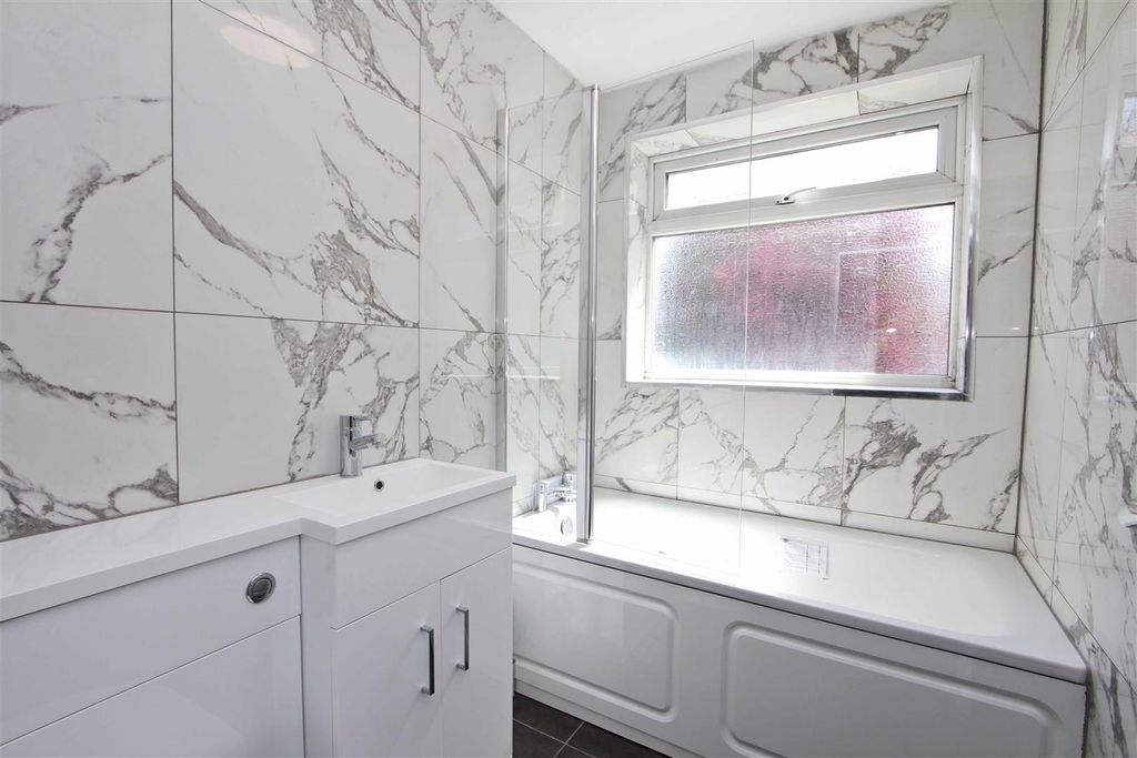 Property photo 3 of 6 Bathroom