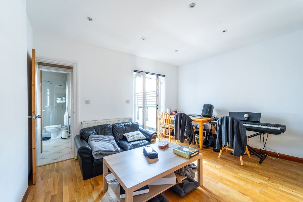 Property photo 2 of 11 Mba03480