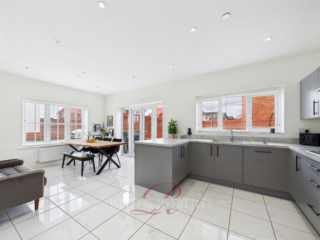 Property photo 2 of 19 Cam05148G0-Pr0079-Still017.Jpg