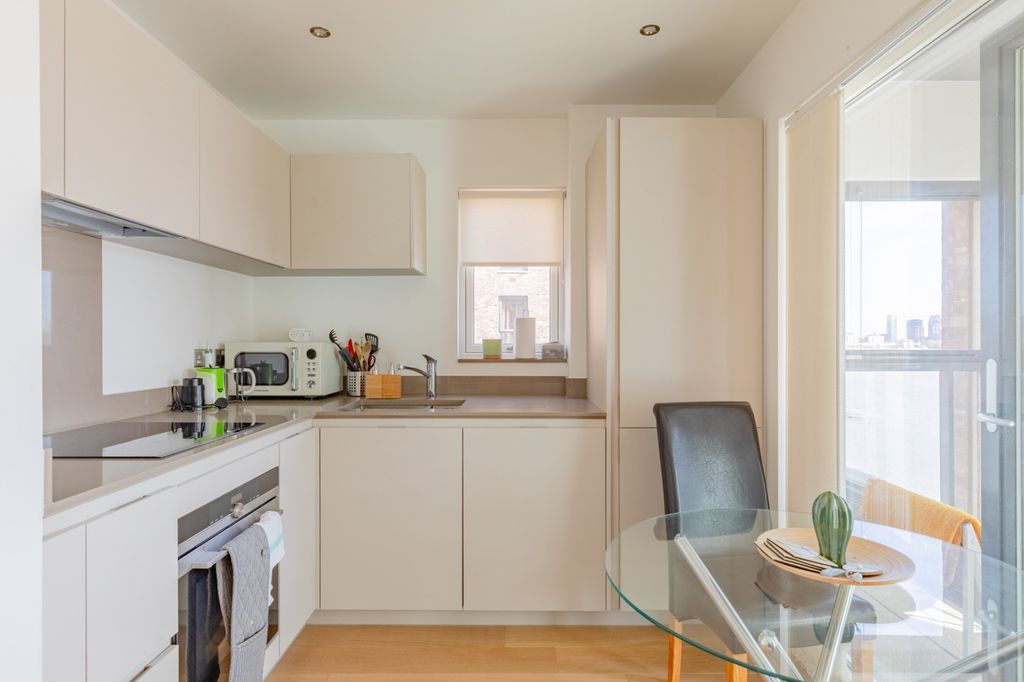 Property photo 2 of 25