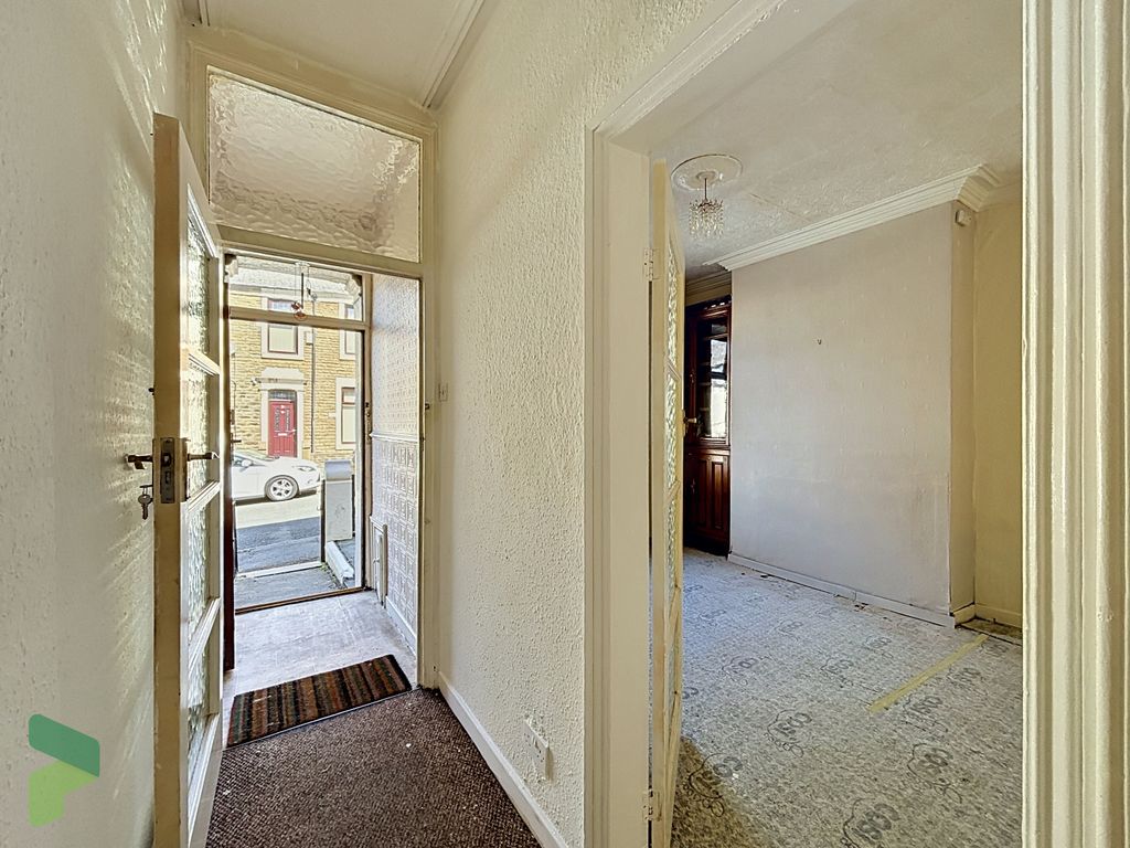 Property photo 2 of 13 Hallway