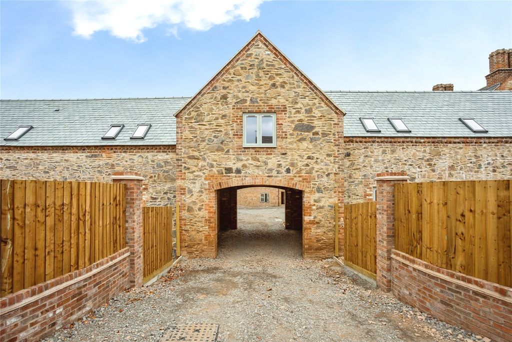 Property photo 3 of 8 Picture No. 12