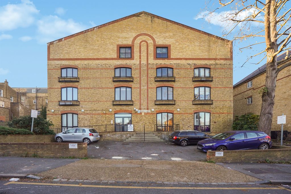 Property photo 1 of 12