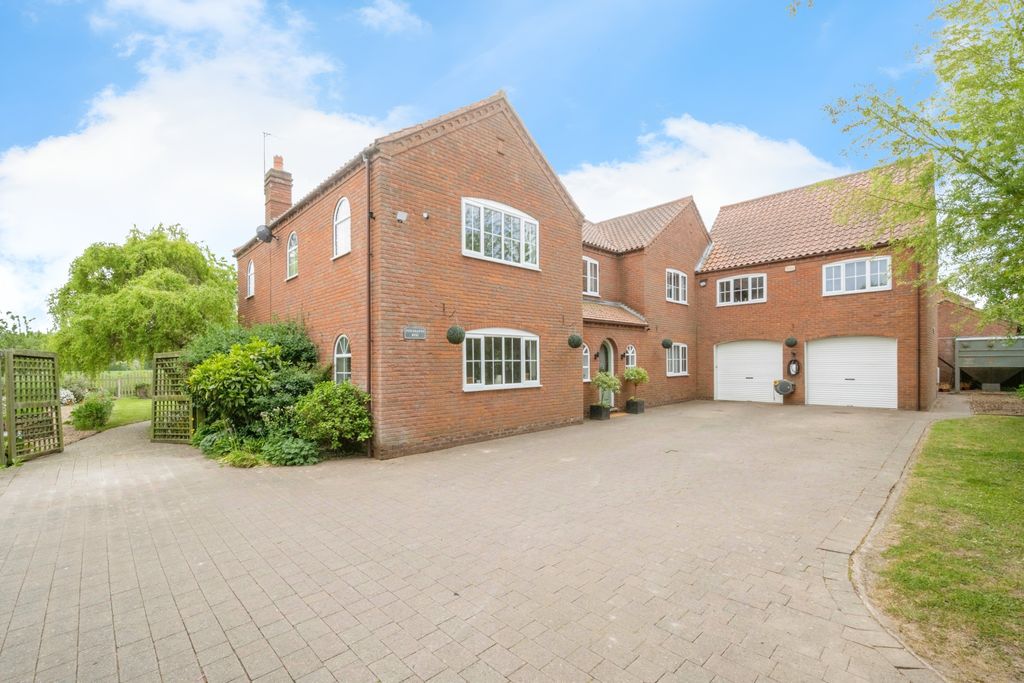 Property photo 2 of 41 40