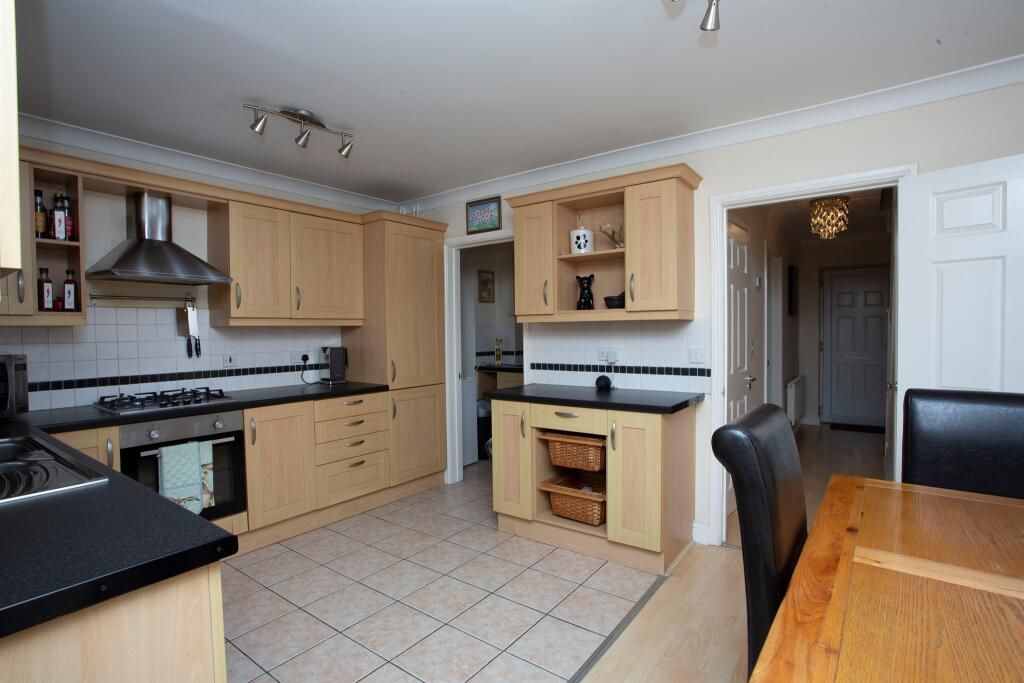 Property photo 3 of 16 Kitchen