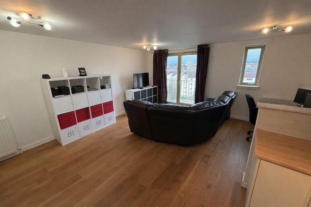 Property photo 3 of 11