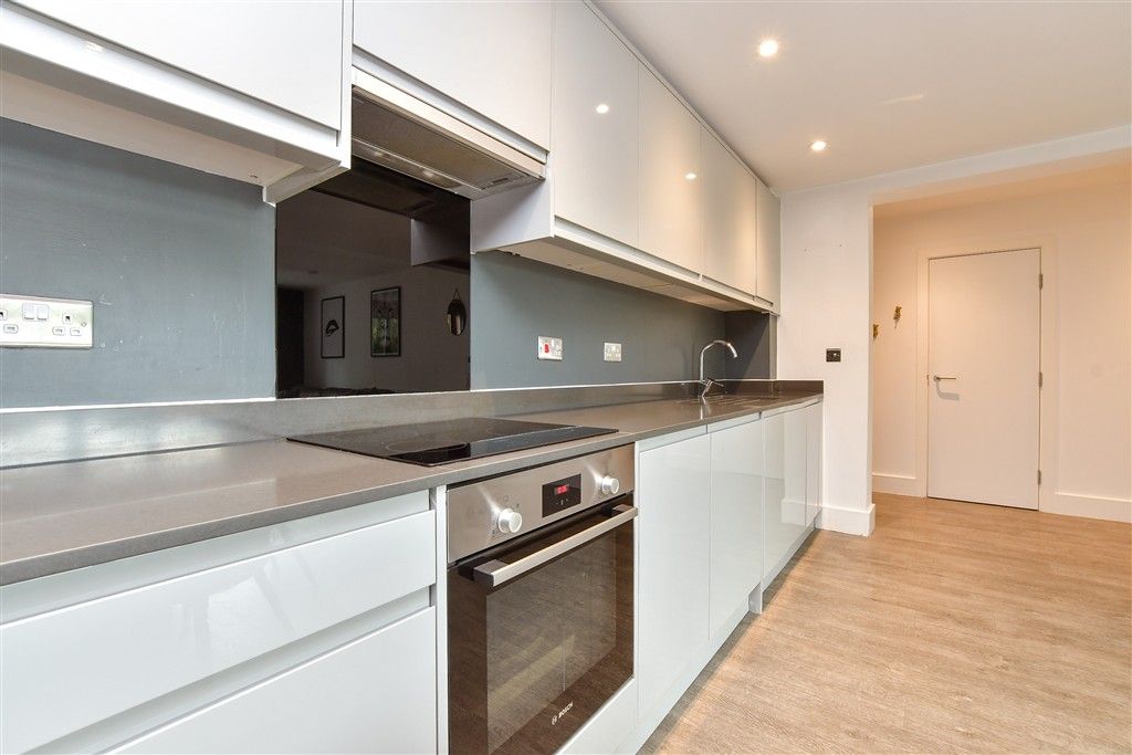 Property photo 3 of 15 Living Room / Kitchen