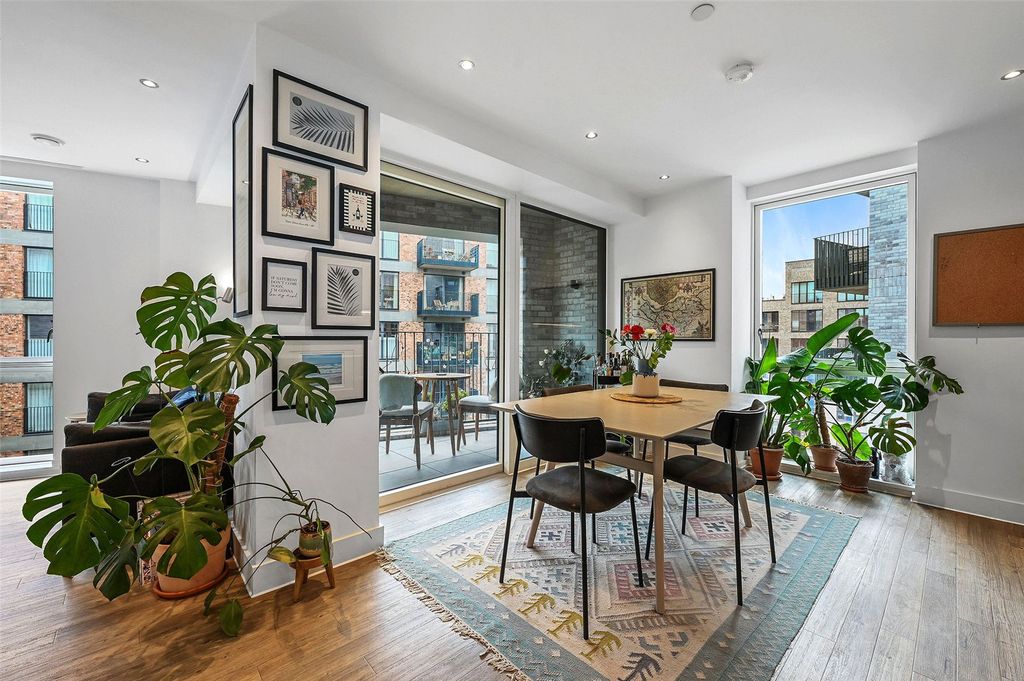 Property photo 1 of 16 Reception