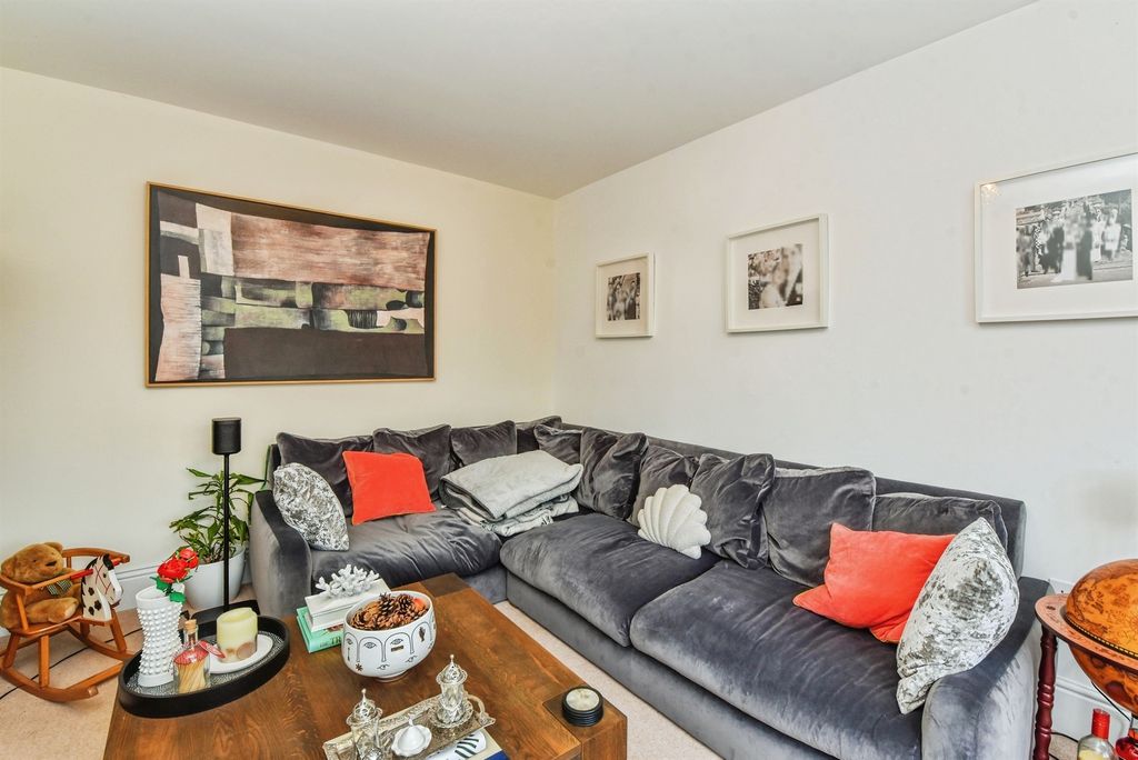 Property photo 3 of 23