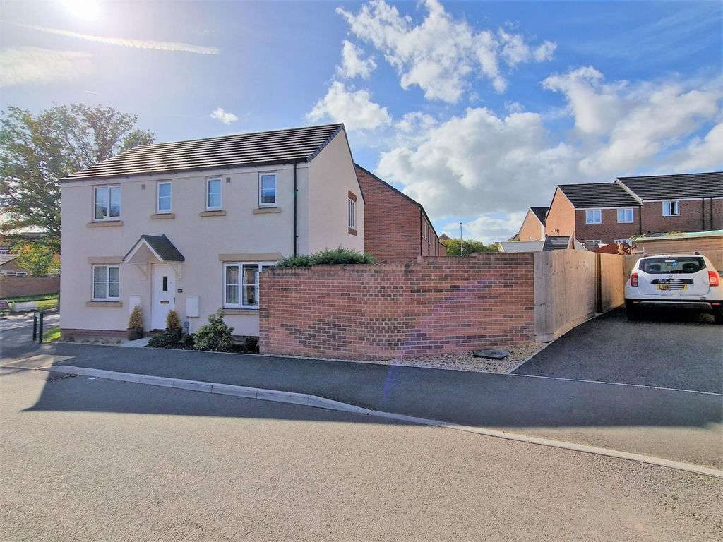 Property photo 3 of 11